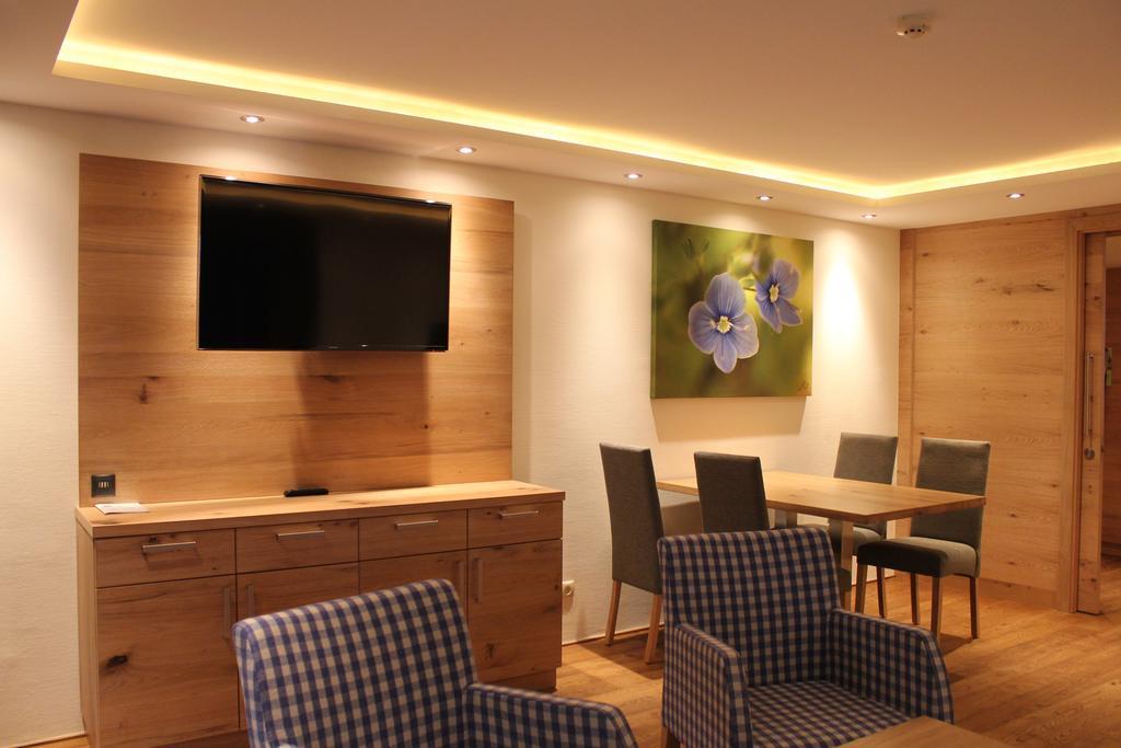 Hotel Garni Lärchenhof Lech am Arlberg Zimmer foto