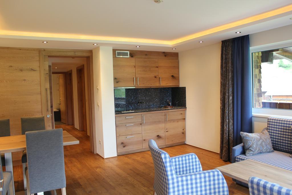 Hotel Garni Lärchenhof Lech am Arlberg Zimmer foto