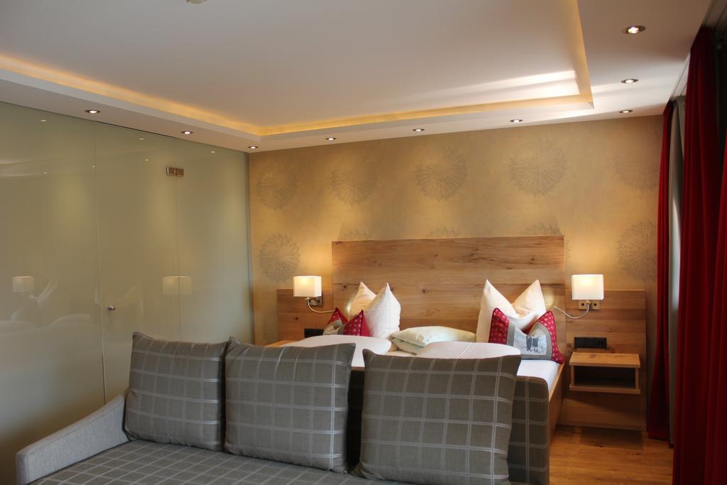 Hotel Garni Lärchenhof Lech am Arlberg Zimmer foto