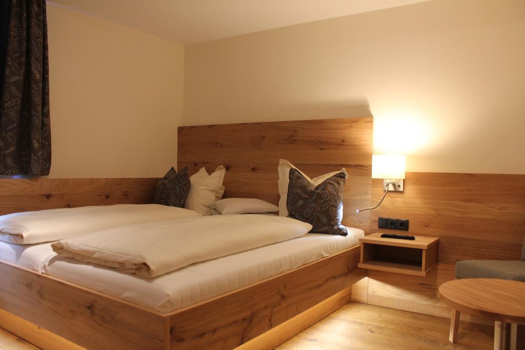 Hotel Garni Lärchenhof Lech am Arlberg Zimmer foto